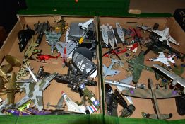 A QUANTITY OF BOXED AND UNBOXED DIECAST AND PLASTIC MODEL AIRCRAFT, to include boxed Falcon