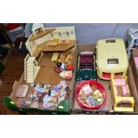 AN UNBOXED SYLVANIAN FAMILIES BERRY GROVE SCHOOL BUILDING, with assorted accessories, figures,