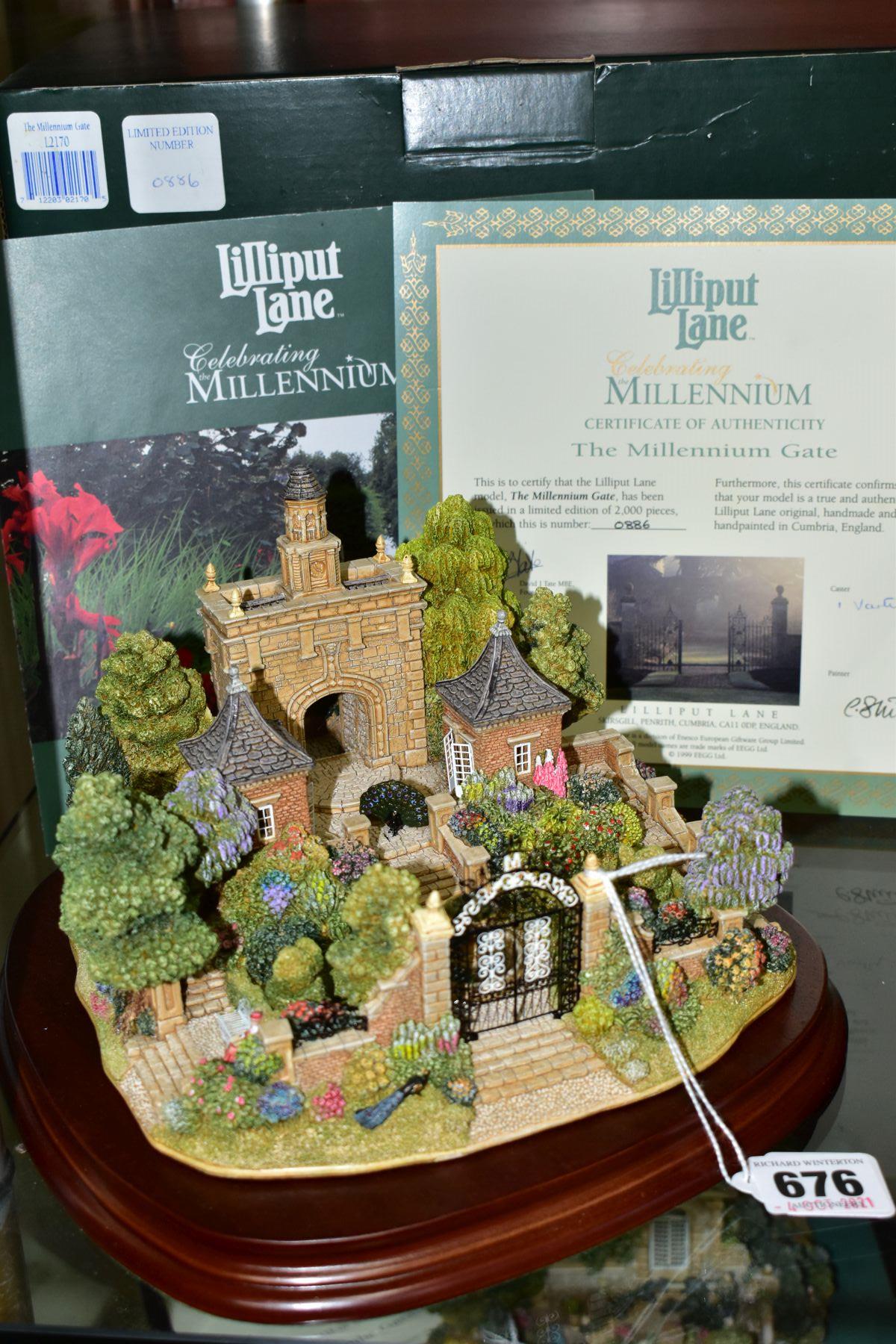 A BOXED LIMITED EDITION LILLIPUT LANE SCULPTURE CELEBRATING THE MILLENNIUM, 'The Millennium Gate'