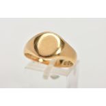 AN 18CT GOLD SIGNET RING, of plain signet ring design, 18ct hallmark for Birmingham 1919, ring