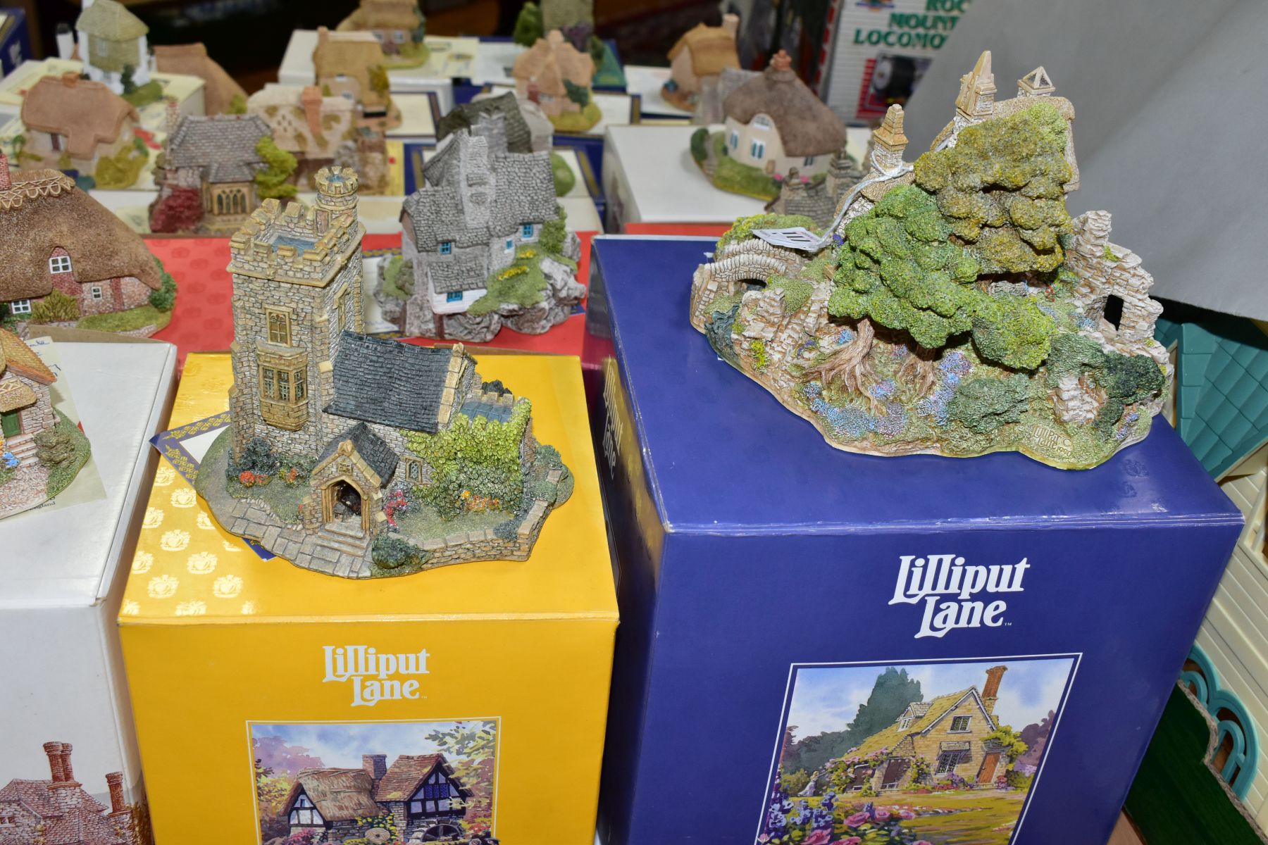 TWENTY SEVEN LILLIPUT LANE SCULPTURES FROM THE SOUTH WEST COLLECTION, mostly boxed and with deeds - Image 11 of 13