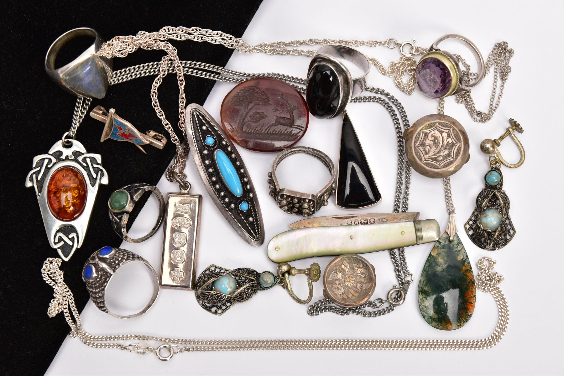 A TRAY OF ASSORTED SILVER AND WHITE METAL JEWELLERY, to include a silver ingot pendant, hallmarked