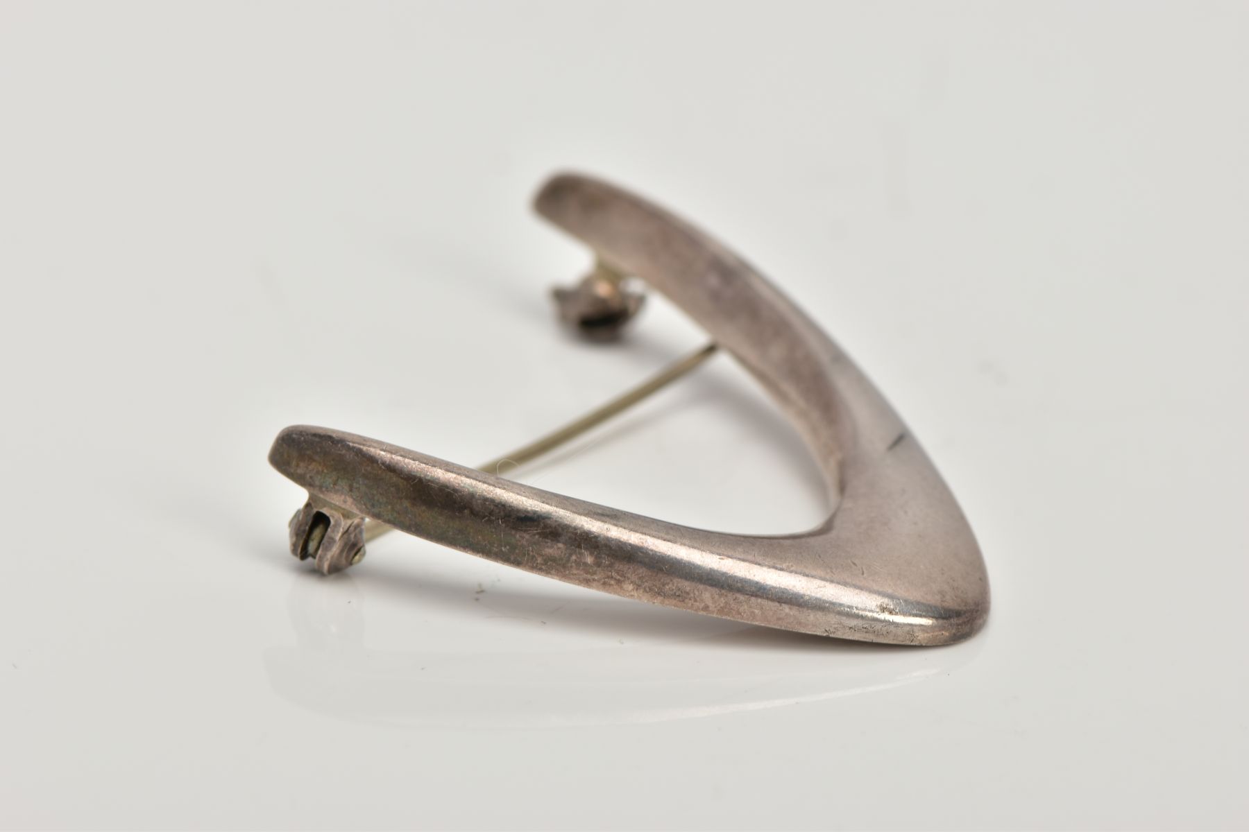 AN ARNE JOHANSEN STERLING BOOMERANG BROOCH, plain polished design, stamped to the reverse 'AJ 925 - Image 3 of 4