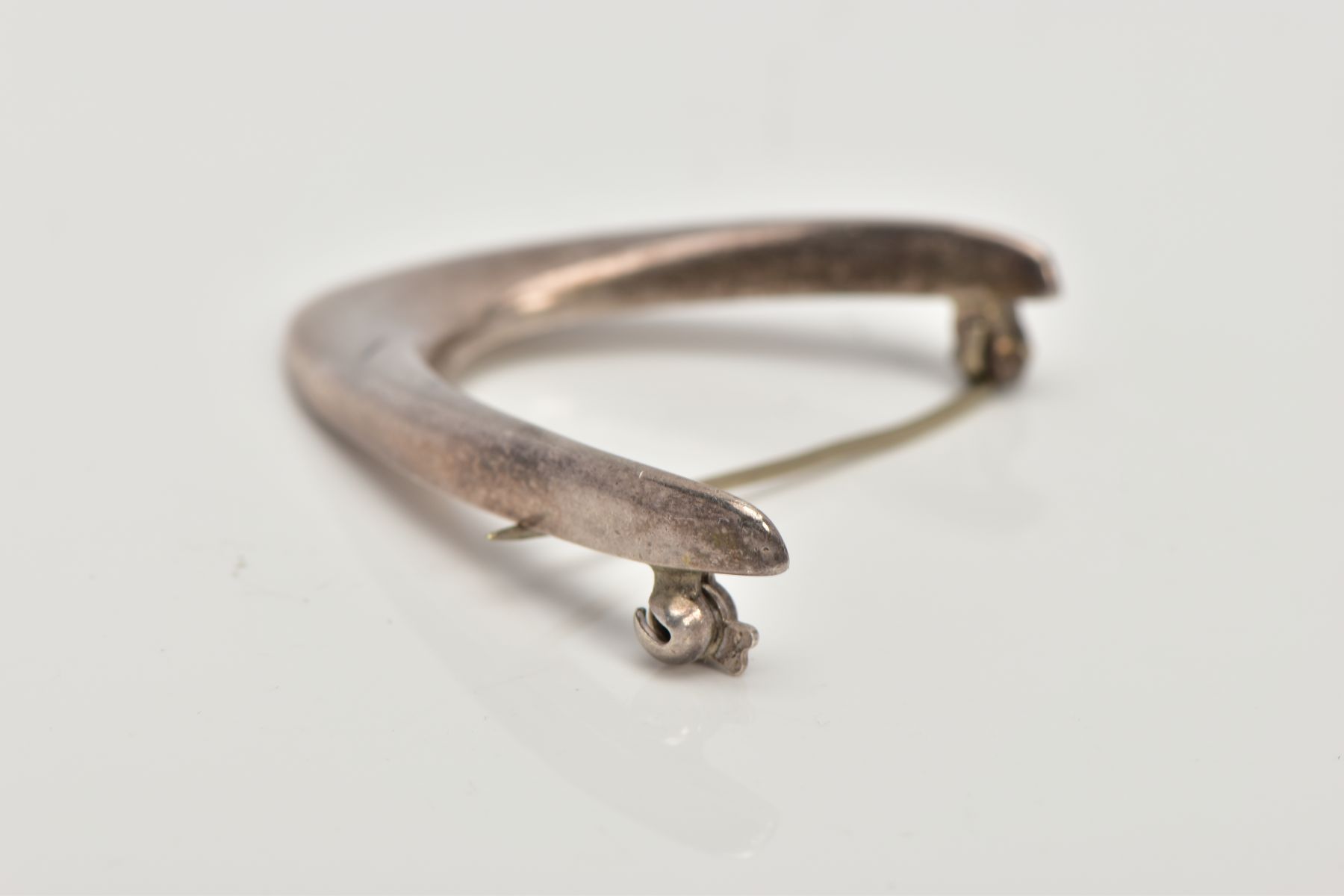 AN ARNE JOHANSEN STERLING BOOMERANG BROOCH, plain polished design, stamped to the reverse 'AJ 925 - Image 4 of 4