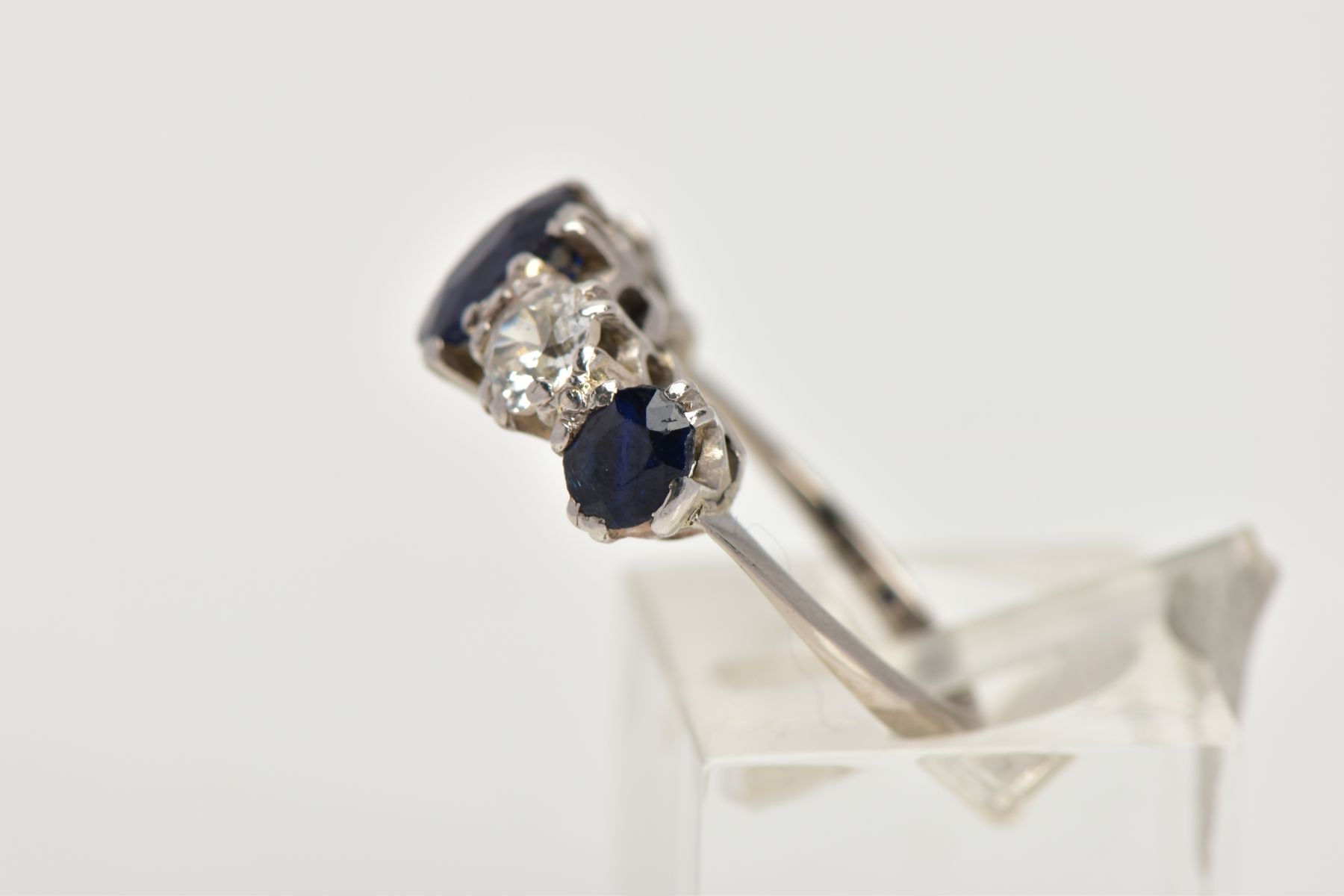 A WHITE METAL DIAMOND AND SAPPHIRE FIVE STONE RING, designed with three four claw set, oval cut blue - Image 2 of 4