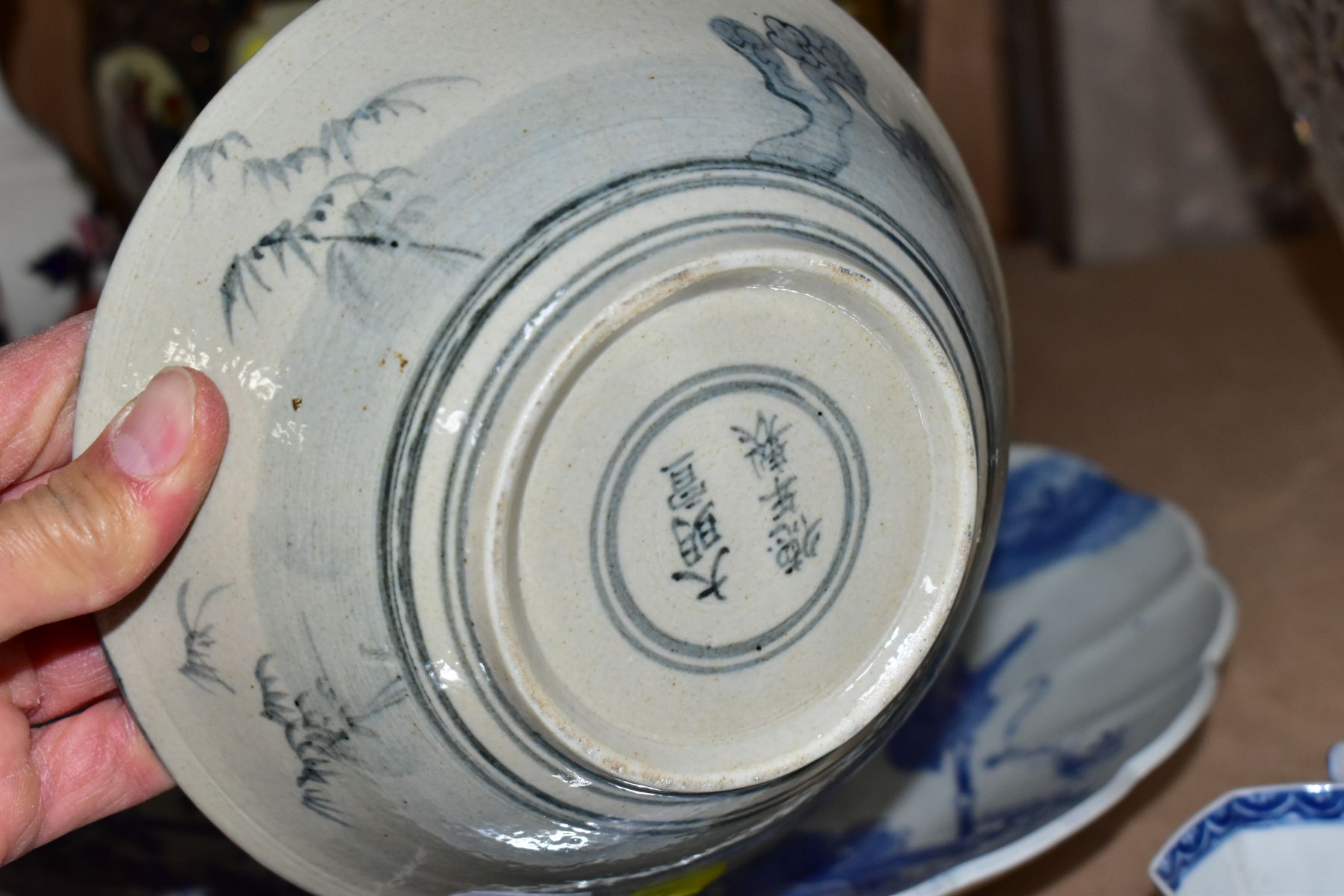 A GROUP OF TWELVE PIECES OF LATE 18TH AND 20TH CENTURY ORIENTAL CERAMICS, mostly blue and white, - Image 12 of 15