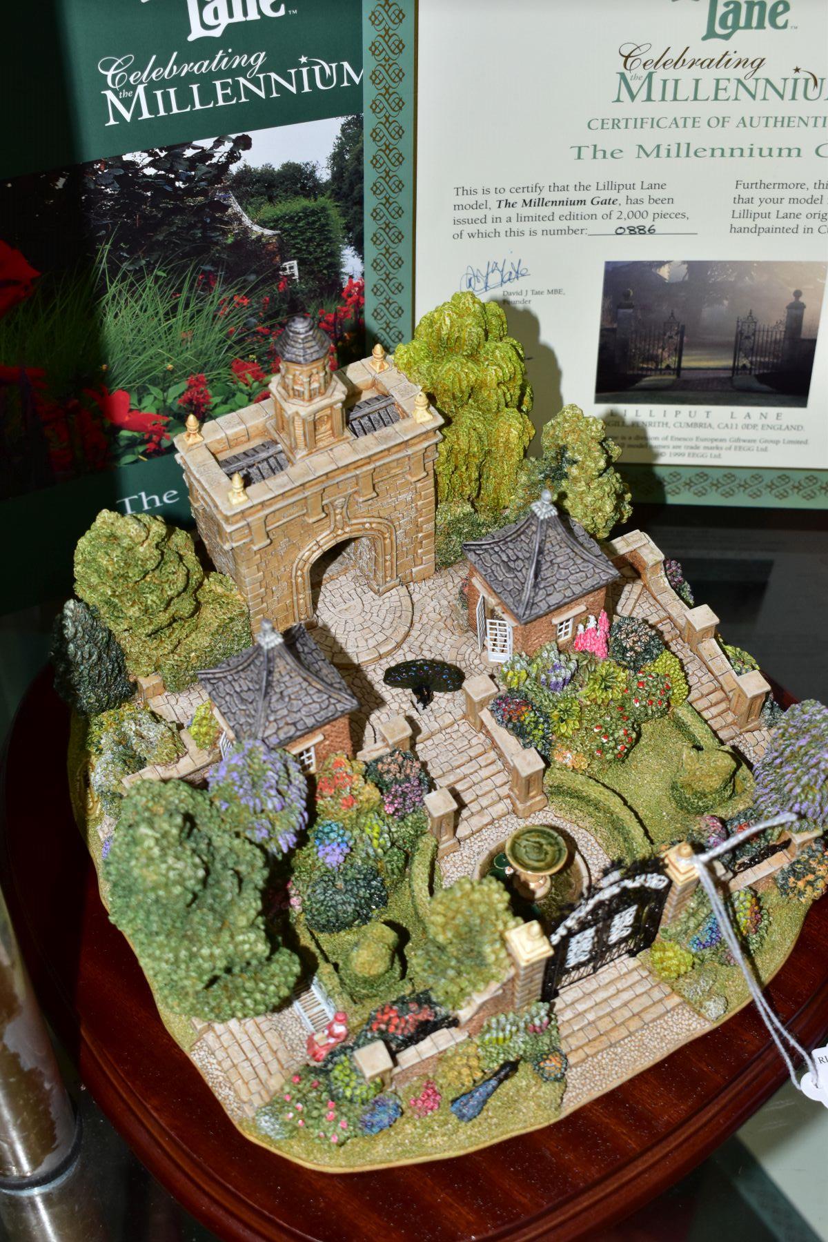 A BOXED LIMITED EDITION LILLIPUT LANE SCULPTURE CELEBRATING THE MILLENNIUM, 'The Millennium Gate' - Image 3 of 3