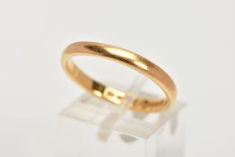 A 22CT GOLD BAND RING, 22ct hallmark for Birmingham 1955, ring size S 1/2, width 3mm, approximate