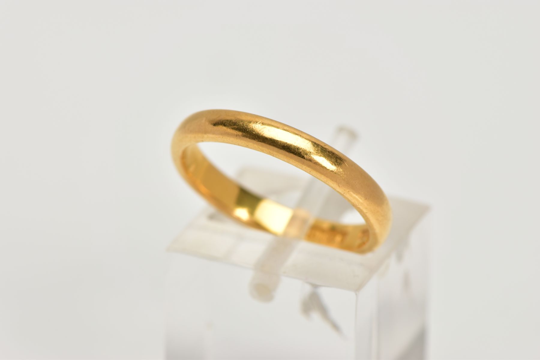 A 22CT GOLD WEDDING BAND, of a plain polished design, hallmarked 22ct gold Birmingham, ring size