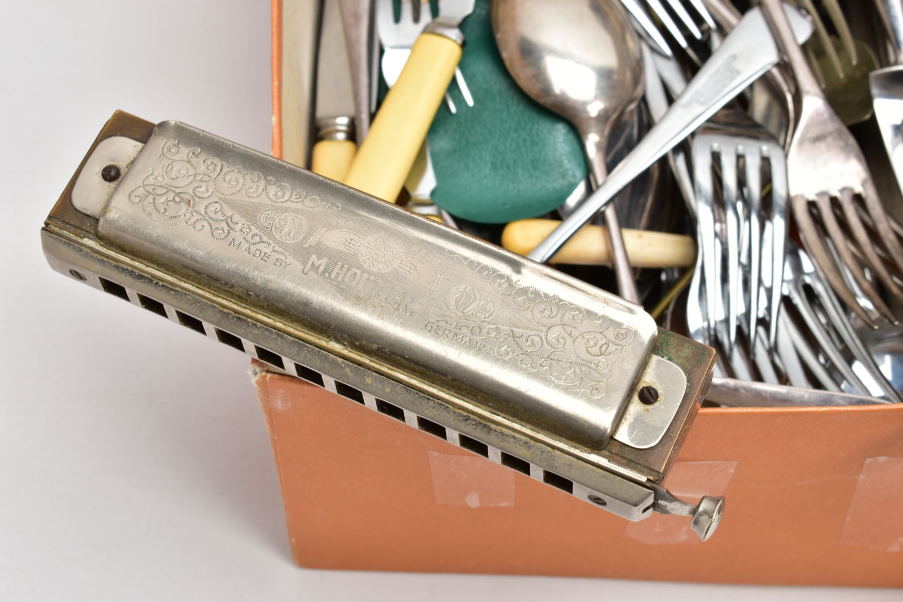 A BOX OF MISCELLANEOUS ITEMS, to include a box of cutlery, mainly stainless steel and EPNS, a Parker - Image 5 of 13