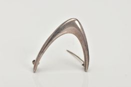 AN ARNE JOHANSEN STERLING BOOMERANG BROOCH, plain polished design, stamped to the reverse 'AJ 925