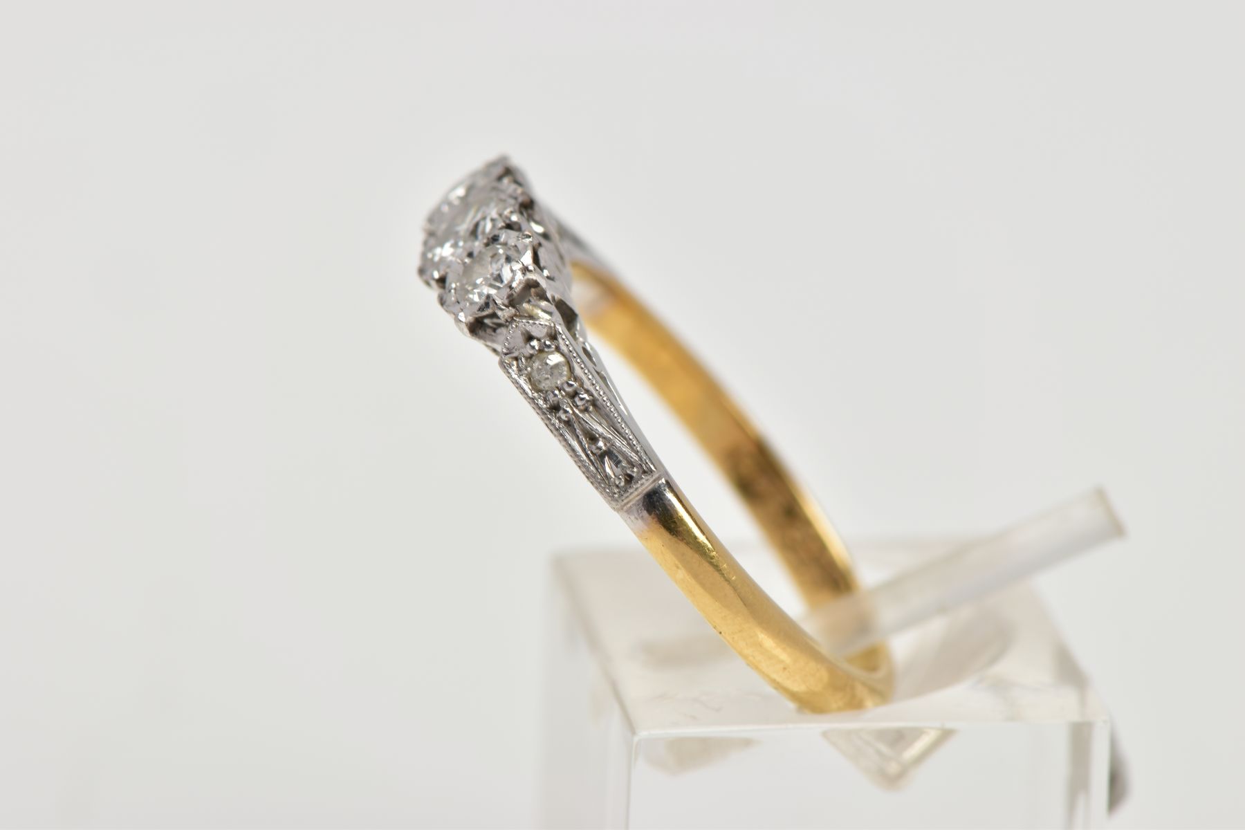A MID TO LATE 20TH CENTURY THREESTONE DIAMOND RING. Three round brilliant cut diamonds claw set to - Image 2 of 4