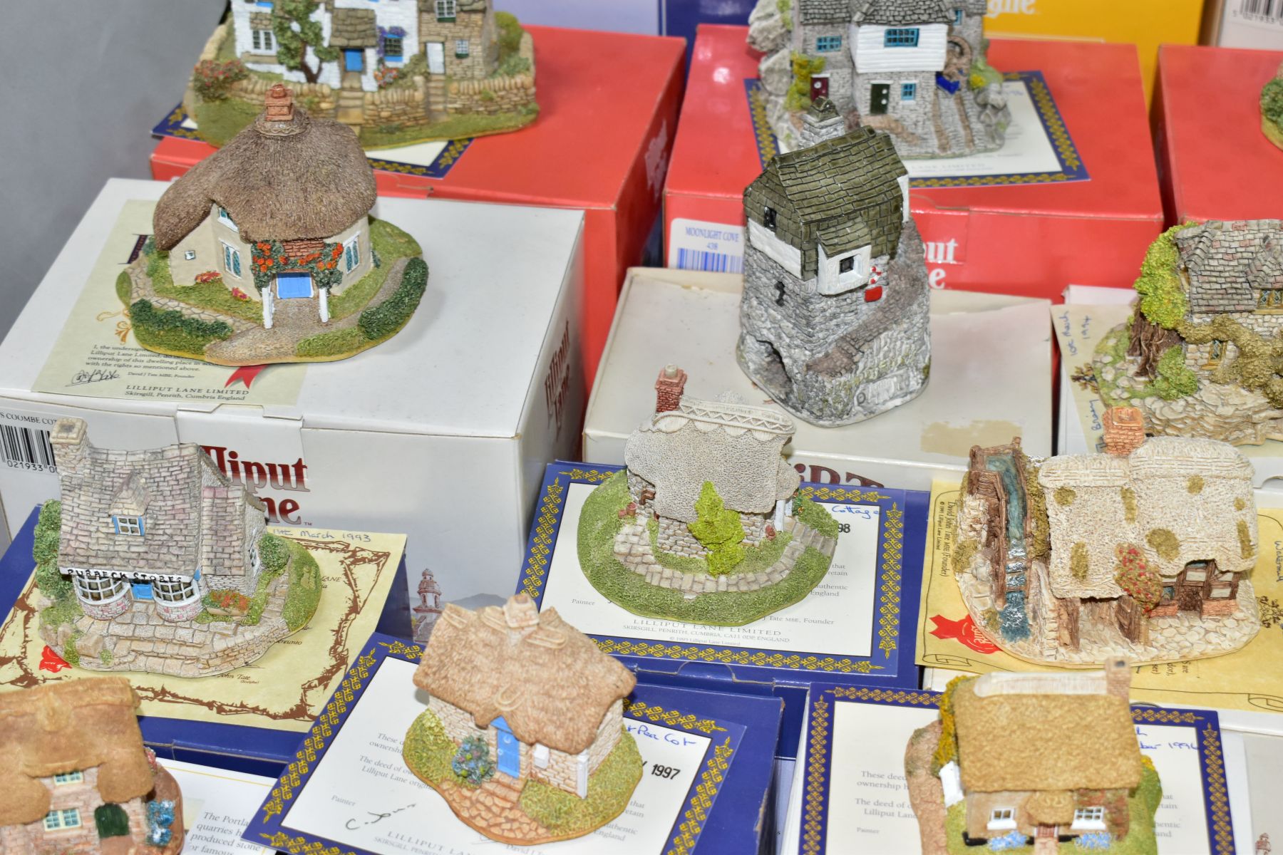 TWENTY SEVEN LILLIPUT LANE SCULPTURES FROM THE SOUTH WEST COLLECTION, mostly boxed and with deeds - Image 6 of 13
