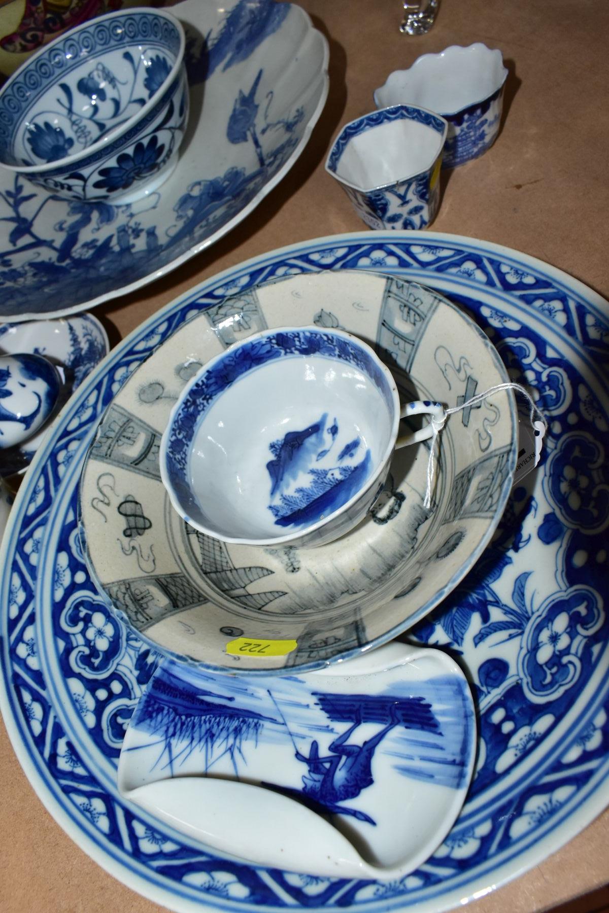 A GROUP OF TWELVE PIECES OF LATE 18TH AND 20TH CENTURY ORIENTAL CERAMICS, mostly blue and white, - Image 7 of 15