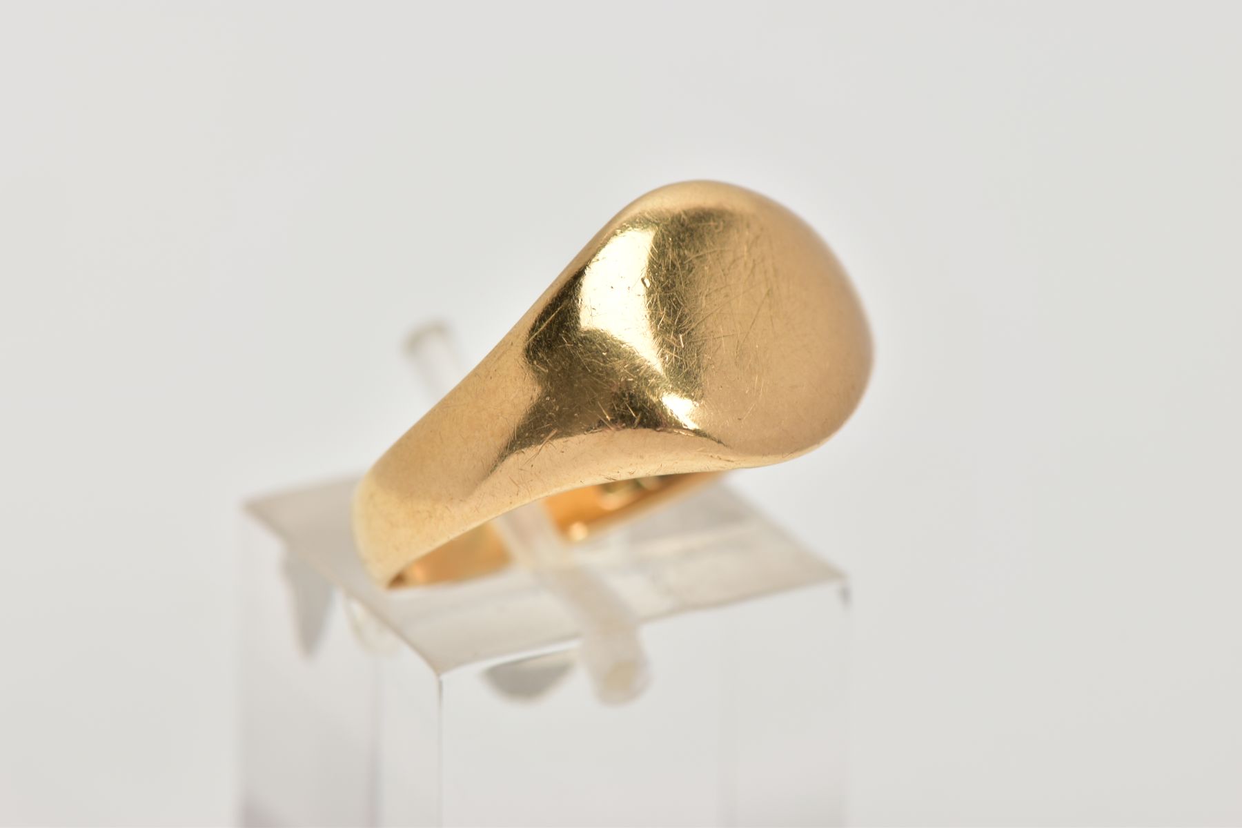 AN 18CT GOLD SIGNET RING, of plain signet ring design, 18ct hallmark for Birmingham 1919, ring - Image 4 of 4