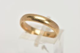 A 9CT GOLD WEDDING BAND, plain polished band, hallmarked 9ct gold London, ring size M 1/2,