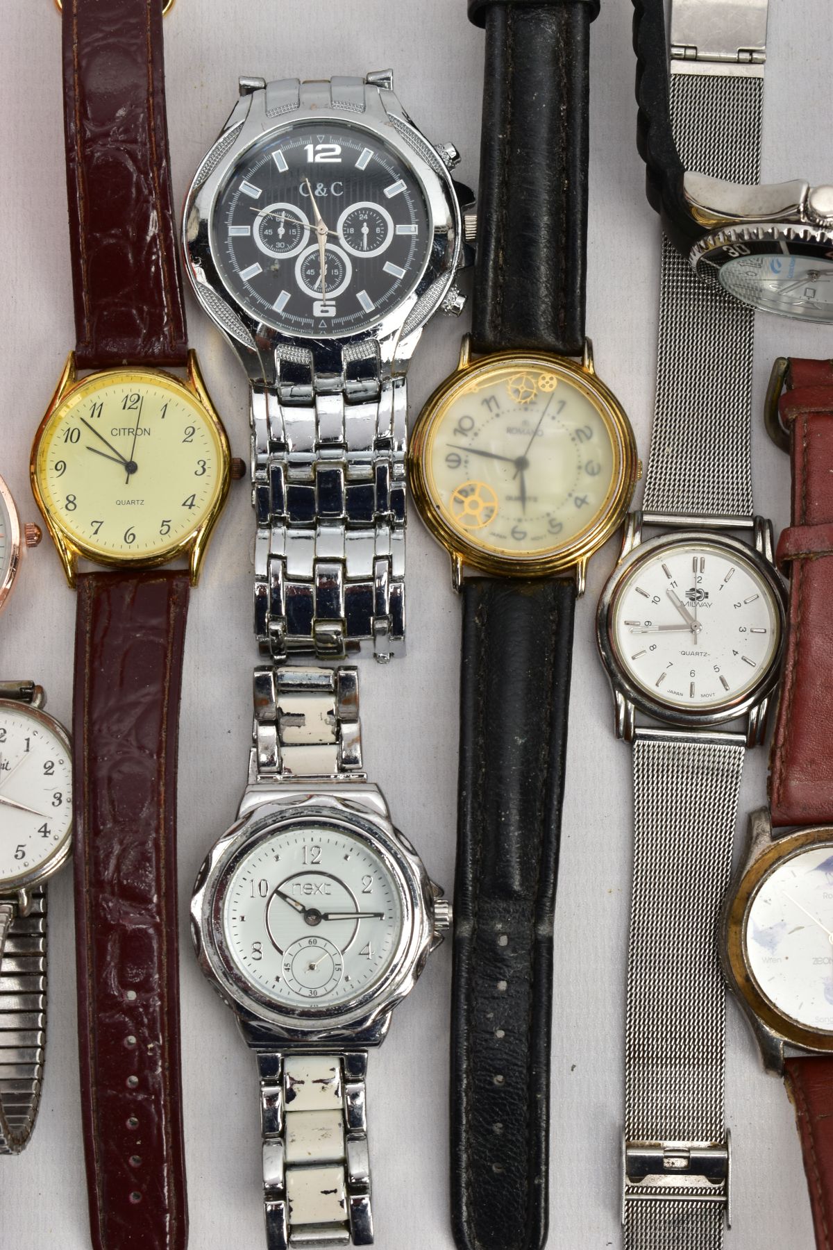 A BAG OF MAINLY GENTLEMEN'S WATCHES, to include chronograph examples and various fashion - Image 3 of 6