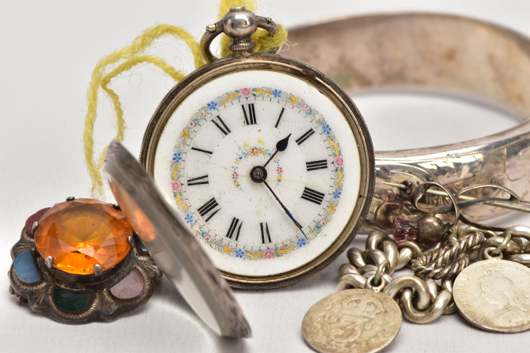 A SELECTION OF SILVER ITEMS, to include a foliate engraved hinged bangle, fitted with a push pin - Image 10 of 10