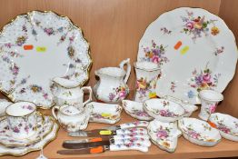 THIRTY FIVE PIECES OF ROYAL CROWN DERBY TEA AND GIFTWARES, IN 'DERBY POSIES' AND 'ROYAL
