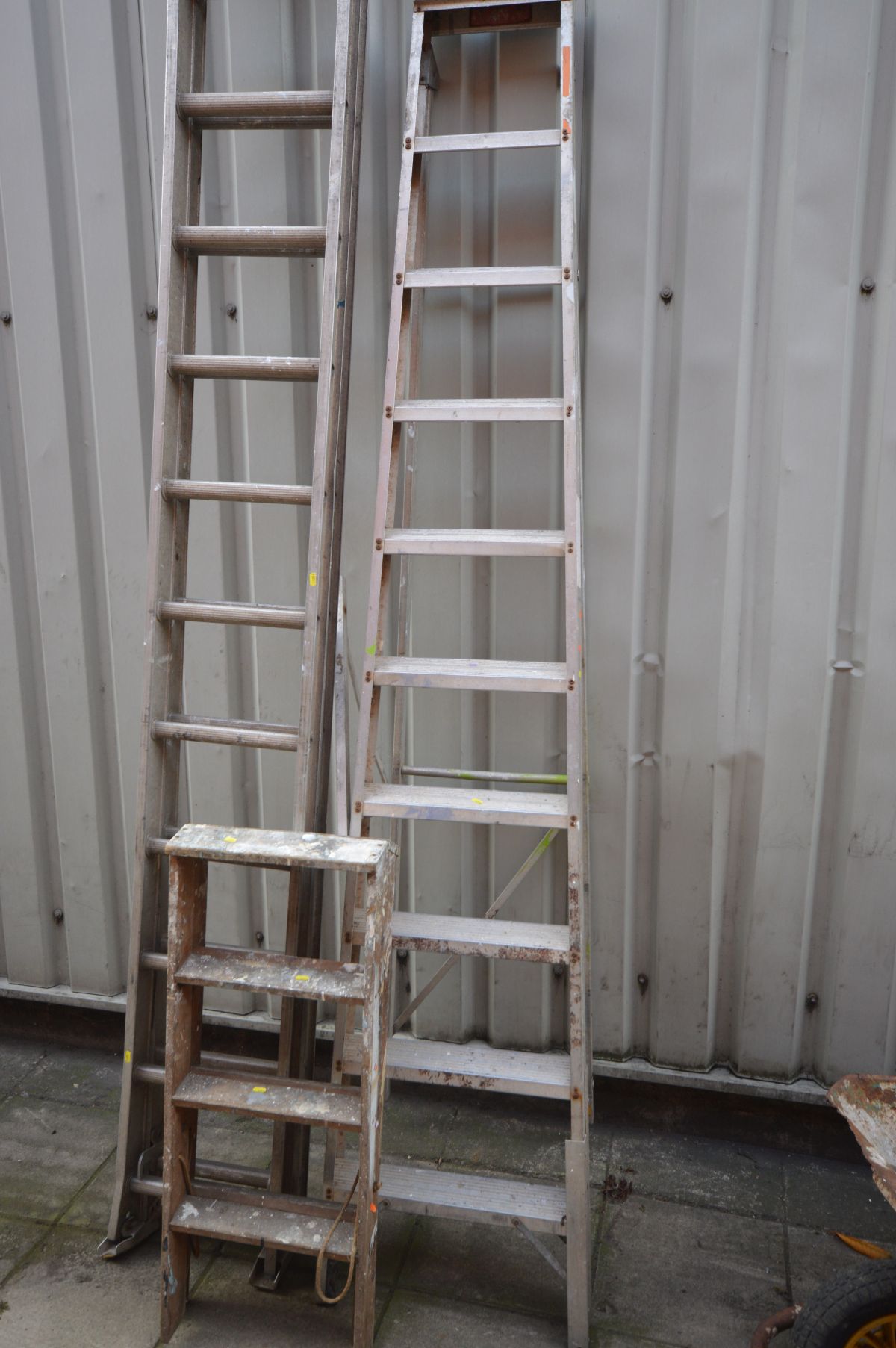 A SET OF ALIMINIUM DOUBLE EXTENSION LADDERS, length 350cm (Sd), another set of aluminium step - Image 2 of 2