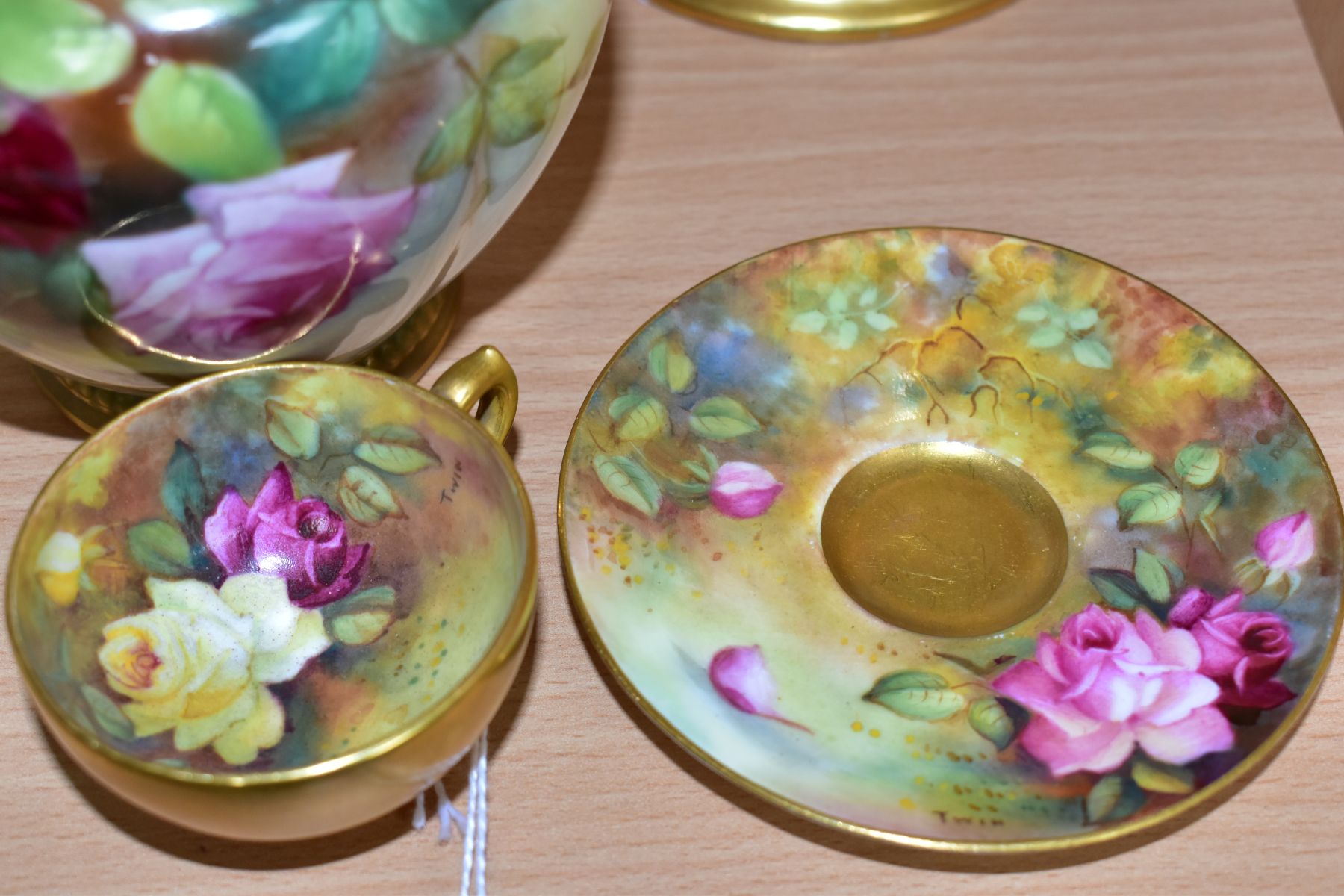 A ROYAL WORCESTER CABINET CUP AND SAUCER AND TWO ROYAL WORCESTER POT POURRIS LACKING COVERS, the cup - Image 5 of 11