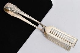 A PAIR OF EARLY 20TH CENTURY SILVER ASPARAGUS TONGS, hallmarked 'Harrison Brothers & Howson'