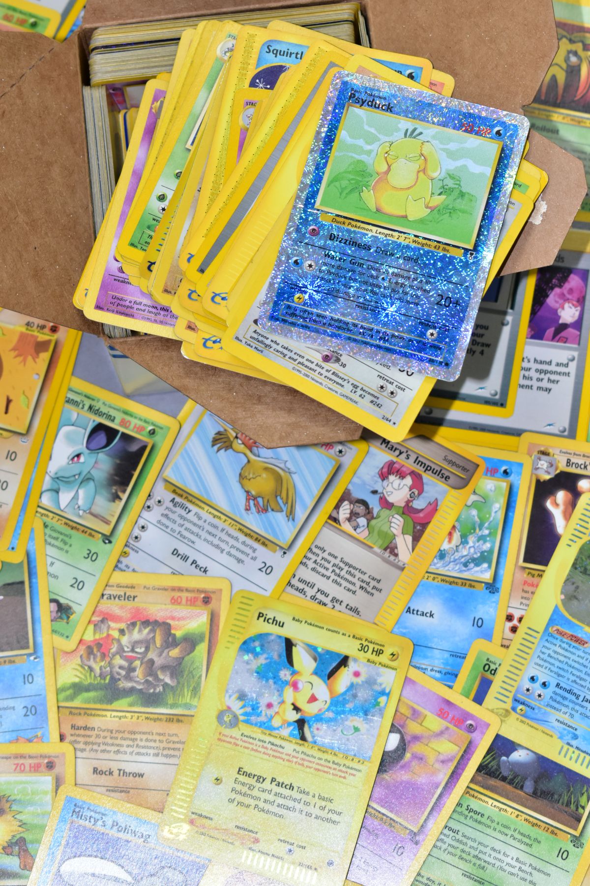 AN ASSORTMENT OF APPROXIMATELY THREE HUNDRED AND THIRTY POKEMON CARDS (including a small quantity - Bild 3 aus 4