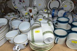 TEA AND DINNER WARES, ETC, to include sixteen Royal Doulton Rondelay cups and saucers, eight