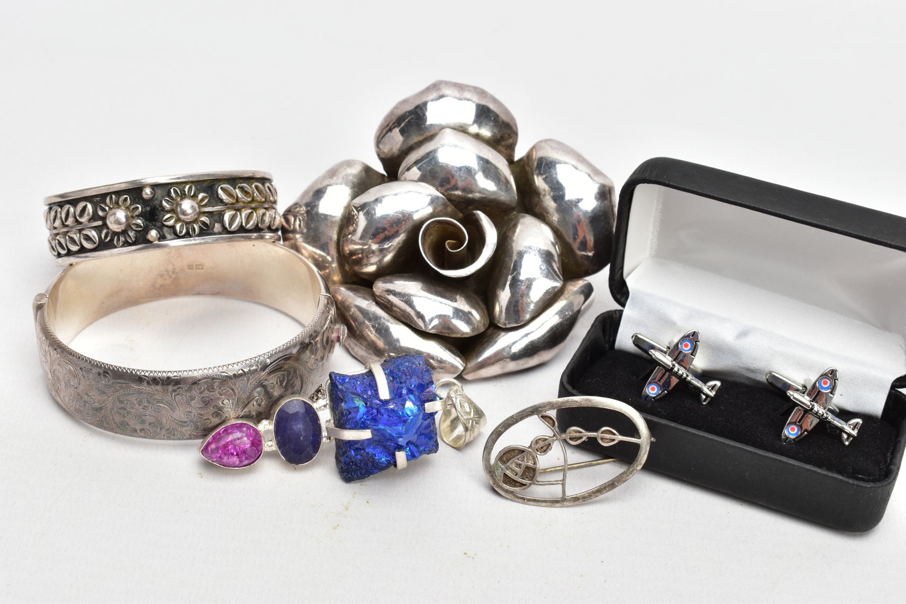 A SILVER BANGLE AND OTHER ITEMS OF JEWELLERY, the wide silver hinged bangle, decorated to one side