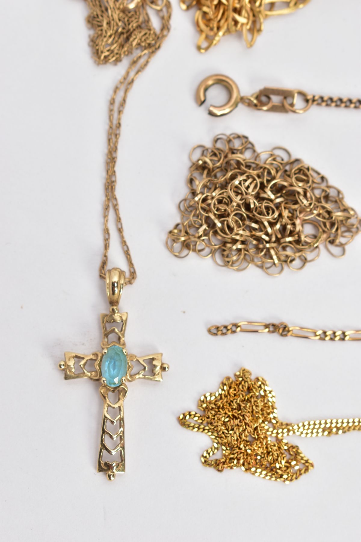 SEVEN ITEMS OF JEWELLERY, to include five 9ct gold chain necklaces, all with 9ct import marks or - Image 4 of 4