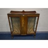 AN EARLY 20TH CENTURY MAHOGANY TWO DOOR CHINA CABINET width 120cm x depth 37cm x height 128cm (no