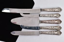 A 'VINER'S' CAKE SLICE, TWO CAKE KNIVES AND TWO CHEESE KNIVES, each piece with a stainless steel