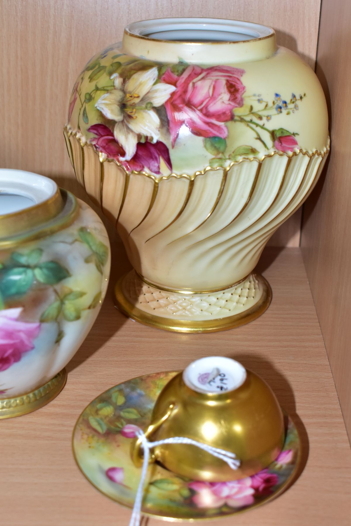 A ROYAL WORCESTER CABINET CUP AND SAUCER AND TWO ROYAL WORCESTER POT POURRIS LACKING COVERS, the cup - Image 4 of 11