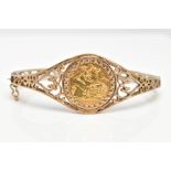 A HALF SOVEREIGN BANGLE, the 1982 half sovereign mounted to the centre of the bangle, to the