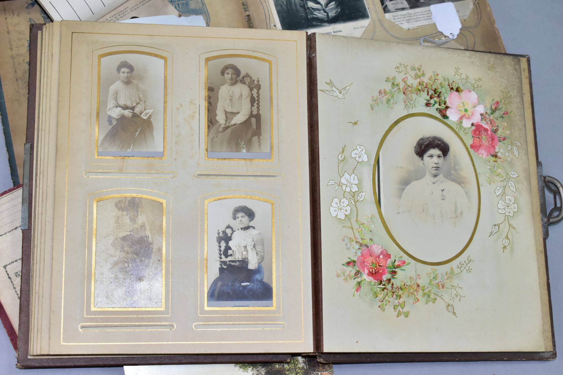 EPHEMERA, a collection of postcards in one album and one box, the album featuring Edwardian / - Bild 6 aus 13