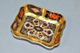 A ROYAL CROWN DERBY IMARI SHAPED RECTANGULAR PIN DISH, pattern no 1128, date cypher for 1976, length