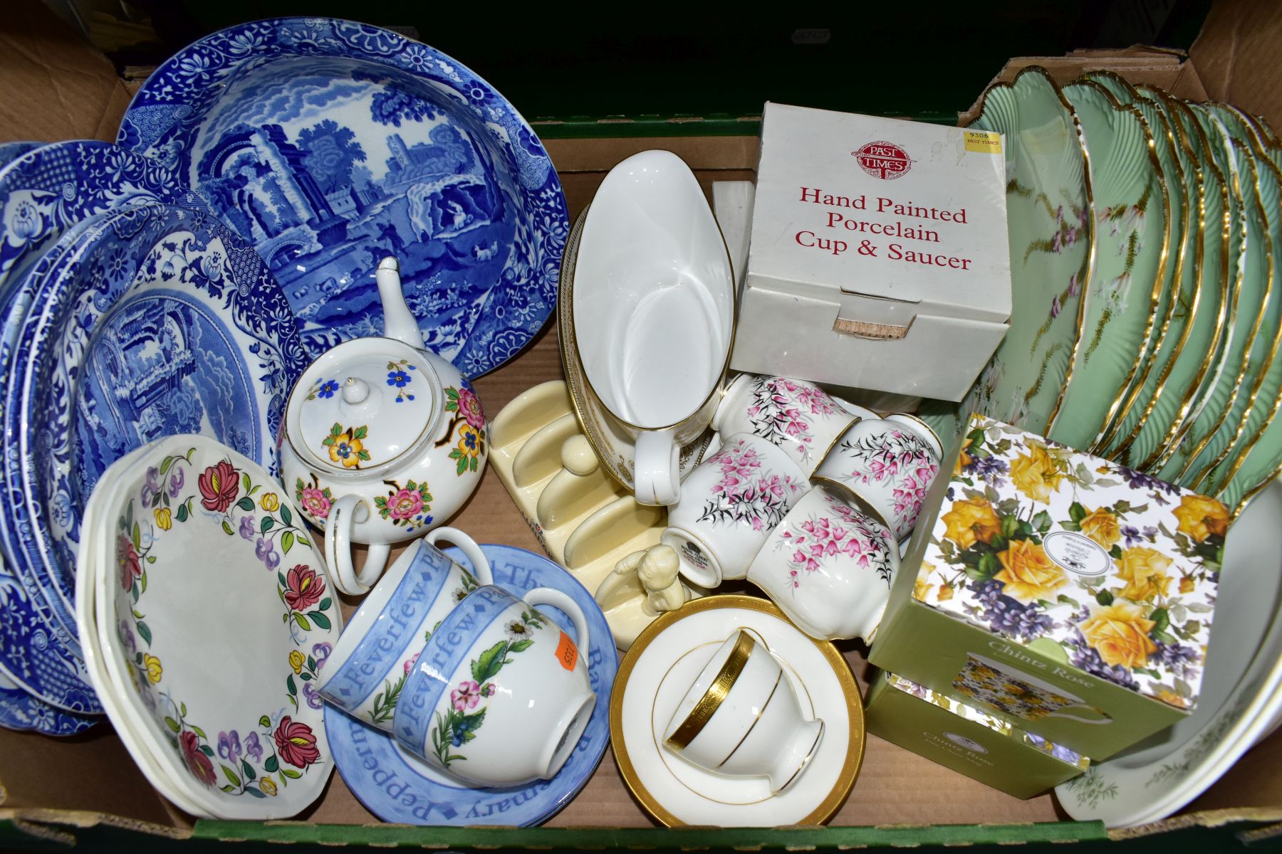 FOUR BOXES OF CERAMIC TEA AND DINNERWARES, to include a Royal Worcester Hyde Park sauceboat and - Image 2 of 12