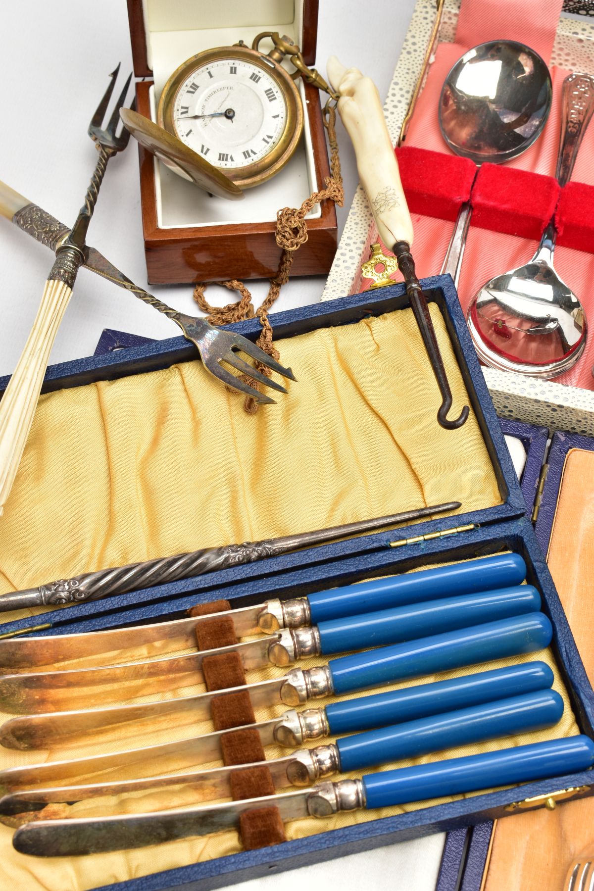 A BOX OF CASED CUTLERY SETS AND OTHER ITEMS, seven complete cased sets of white metal cutlery, to - Image 8 of 13