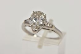 AN EARLY TWENTIETH CENTURY LARGE PEAR SHAPE DIAMOND RING. A principle pear cut diamond estimated