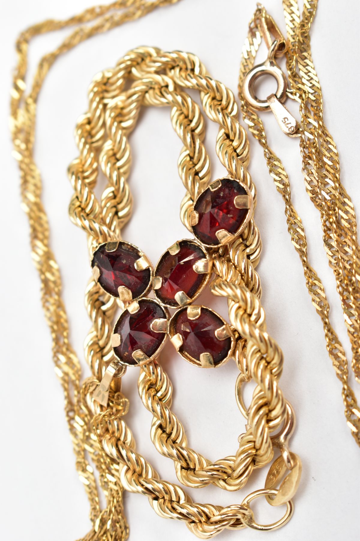 A 9CT GOLD ROPE TWIST BRACELET AND A GARNET CROSS PENDANT NECKLACE, hollow rope twist bracelet - Image 2 of 3