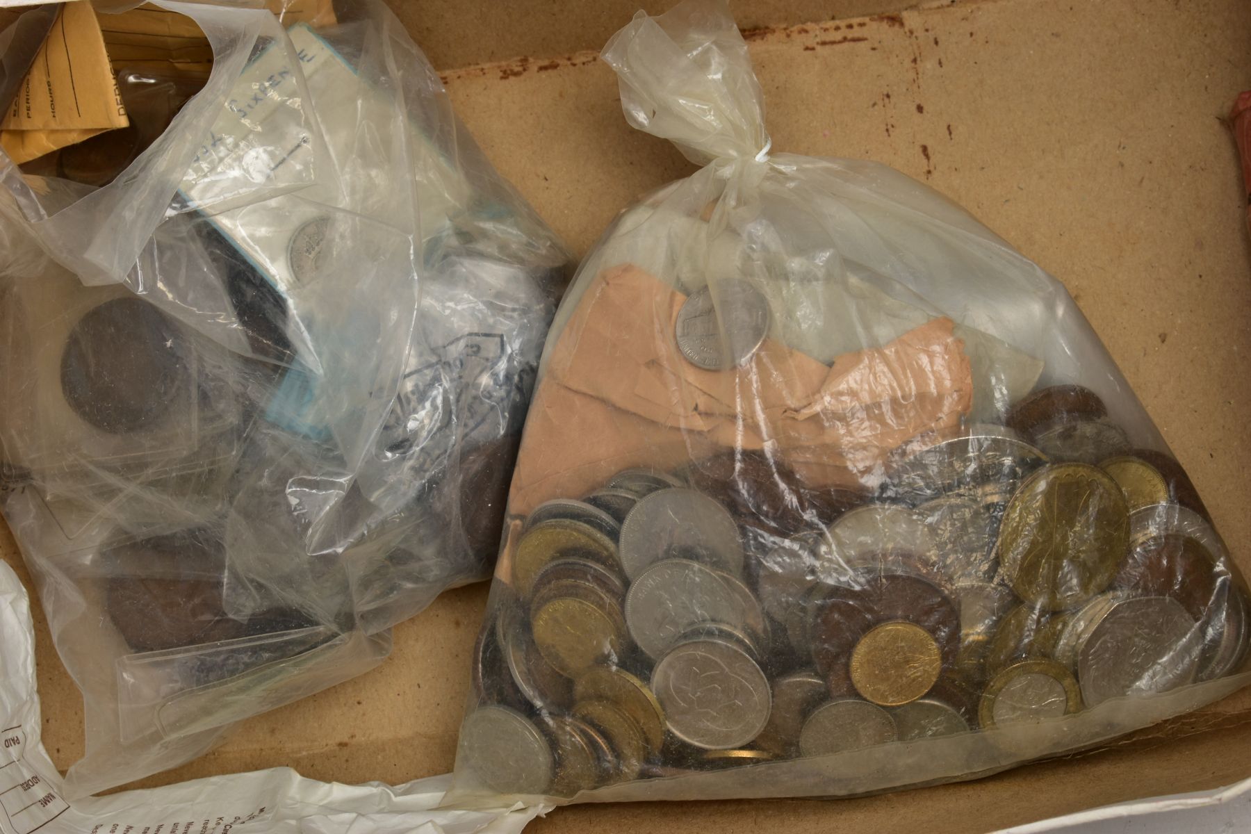 TWO LARGE PLASTIC STORAGE BOXES CONTAINING WORLD COINAGE To include a box of USA coins Morgan - Image 6 of 18