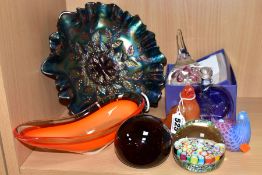 EIGHT PIECES OF COLOURED GLASSWARE, comprising a carnival glass wavy rimmed bowl moulded with leaves