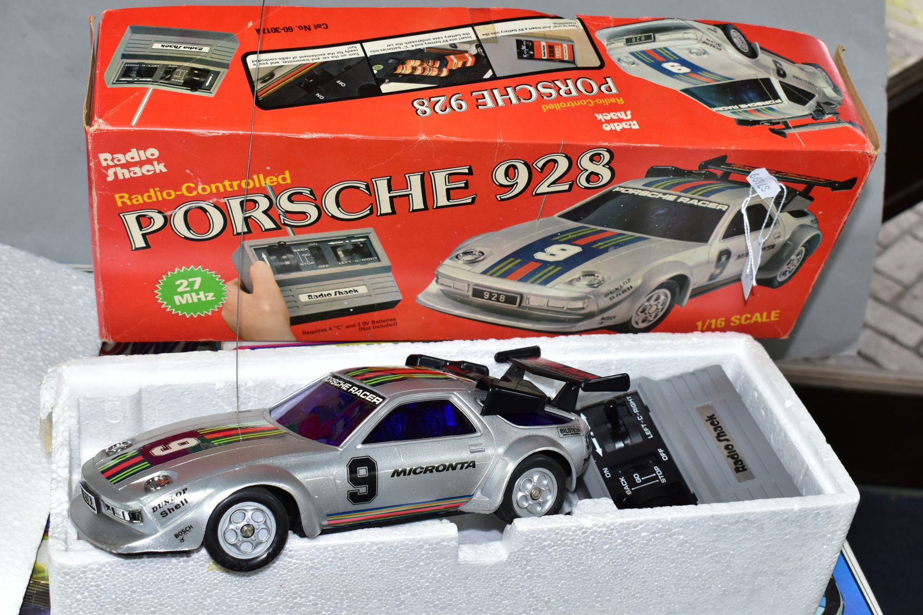 A BOXED MATCHBOX POWERTRACK PLUS ELECTRIC RACING SET, No PP-2000, contents not checked but appears - Image 3 of 6