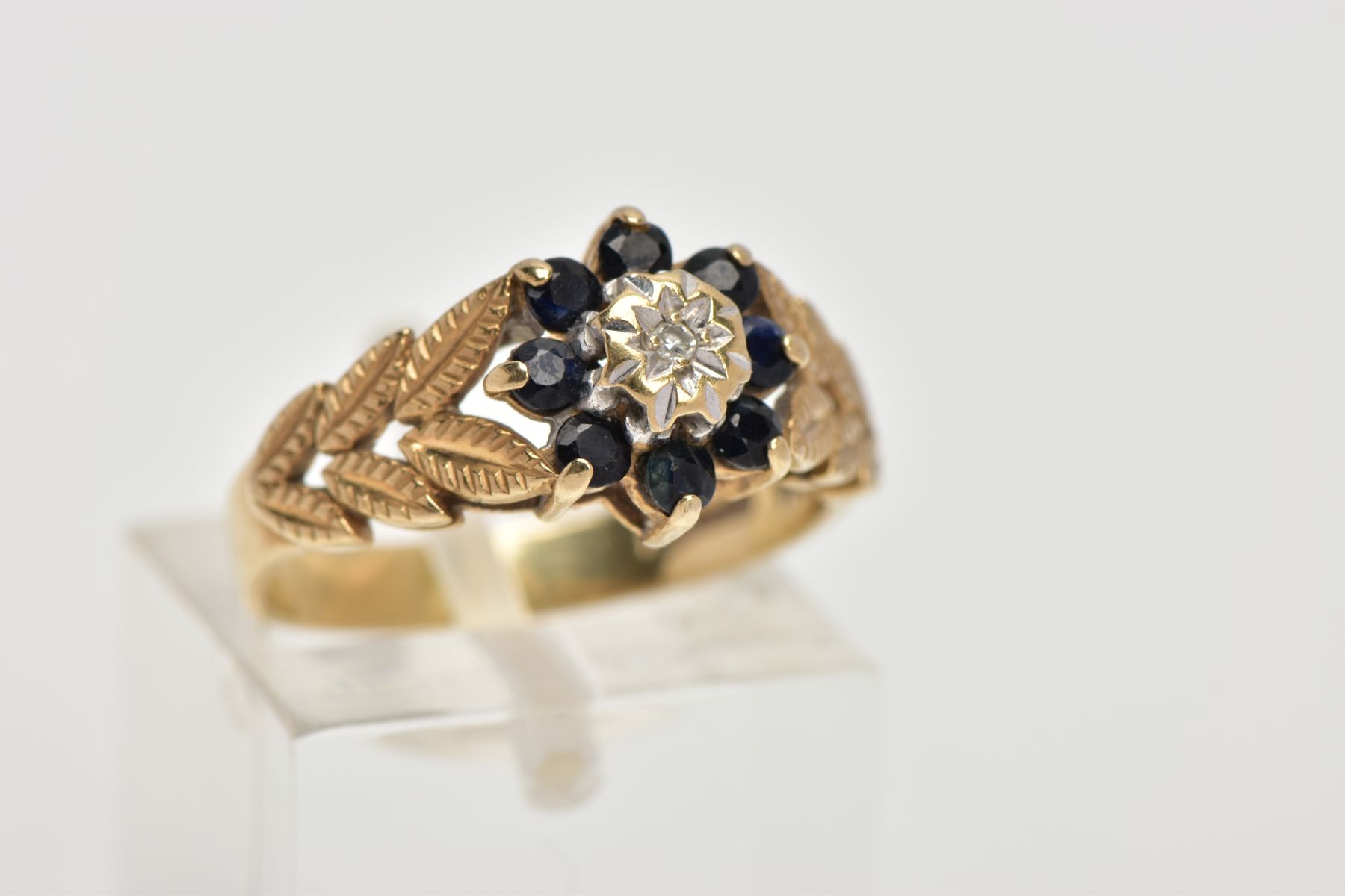 A 9CT GOLD SAPPHIRE AND DIAMOND CLUSTER RING, designed with a star set, single cut diamond, within a - Bild 4 aus 4