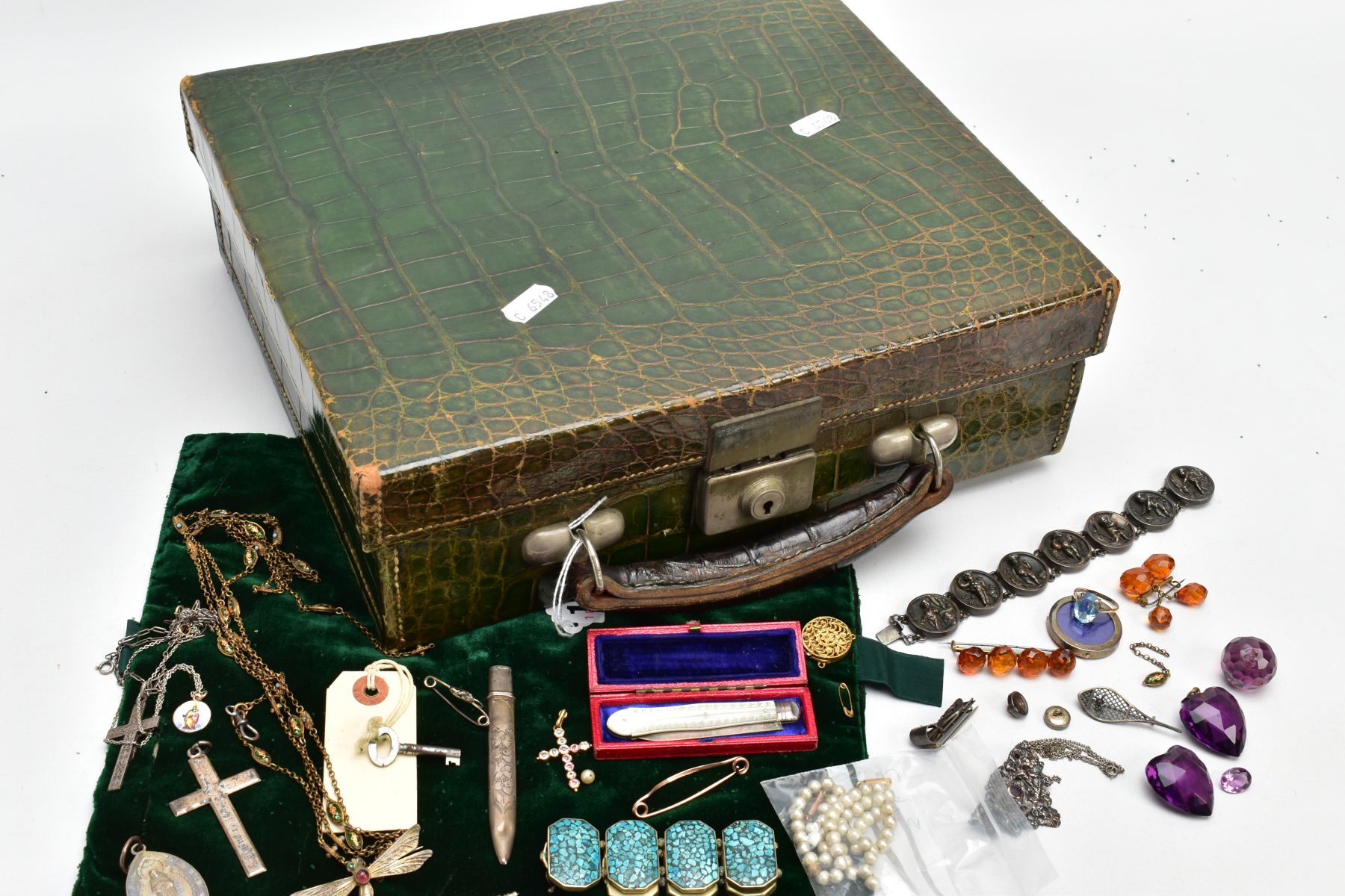 A LEATHER CASE WITH JEWELLERY, green crocodile skin case, with contents to include a gilt silver - Image 7 of 11