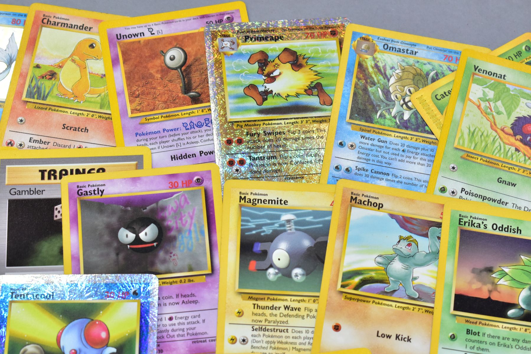 AN ASSORTMENT OF APPROXIMATELY THREE HUNDRED AND THIRTY POKEMON CARDS (including a small quantity - Bild 4 aus 4