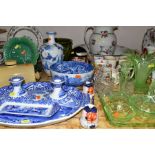 A GROUP OF CERAMICS AND GLASSWARES, to include Copeland Spode's Italian 22cm diameter bowl and