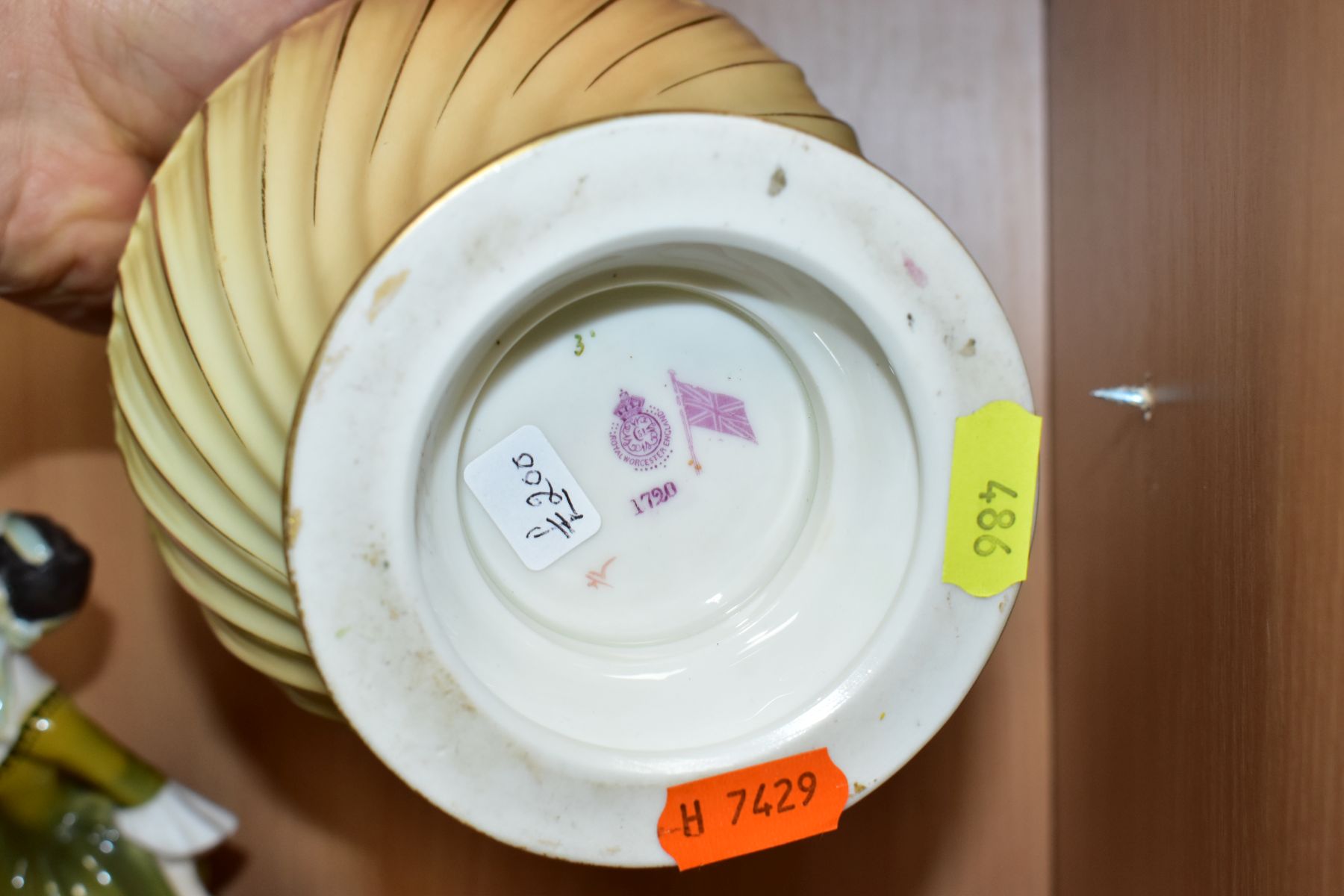 A ROYAL WORCESTER CABINET CUP AND SAUCER AND TWO ROYAL WORCESTER POT POURRIS LACKING COVERS, the cup - Image 11 of 11