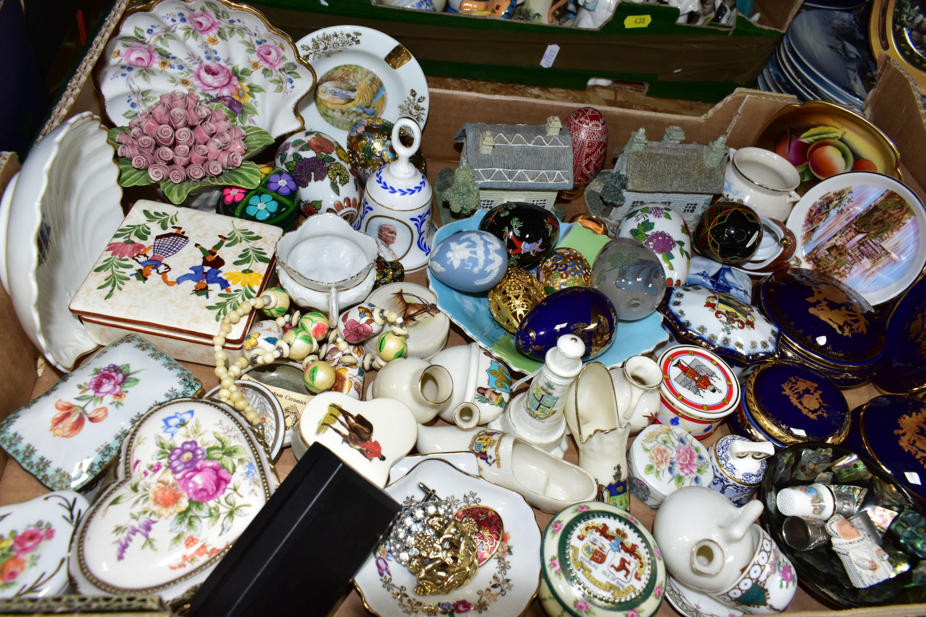 FOUR BOXES AND LOOSE CERAMIC ORNAMENTS AND COLLECTORS PLATES, to include clown on a swing hanging - Image 8 of 15