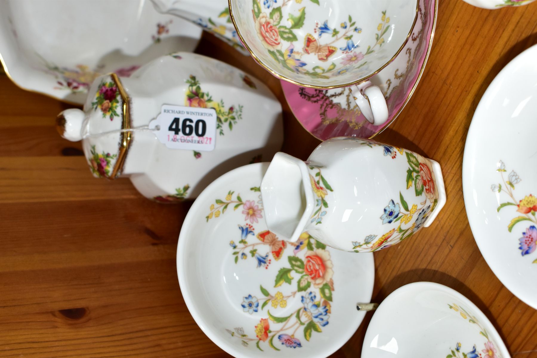 A GROUP OF AYNSLEY, ROYAL CROWN DERBY AND ROYAL ALBERT GIFT AND TEAWARES, to include four pieces - Image 5 of 8